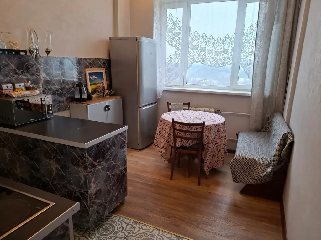 Просторная однушка на МКАД в 5 минутах на авто до Крокус, с 6 спальными местами