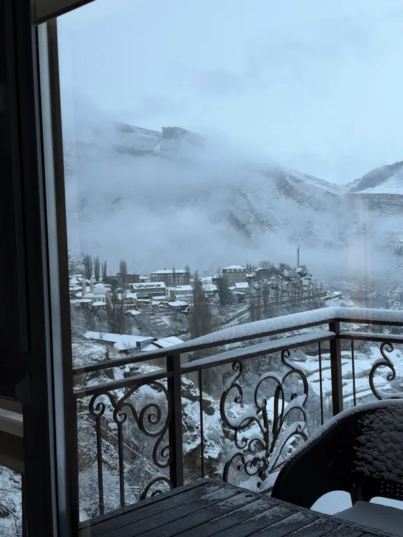 Роскошный эко дом Аквамарин с террасой у водопада и леса