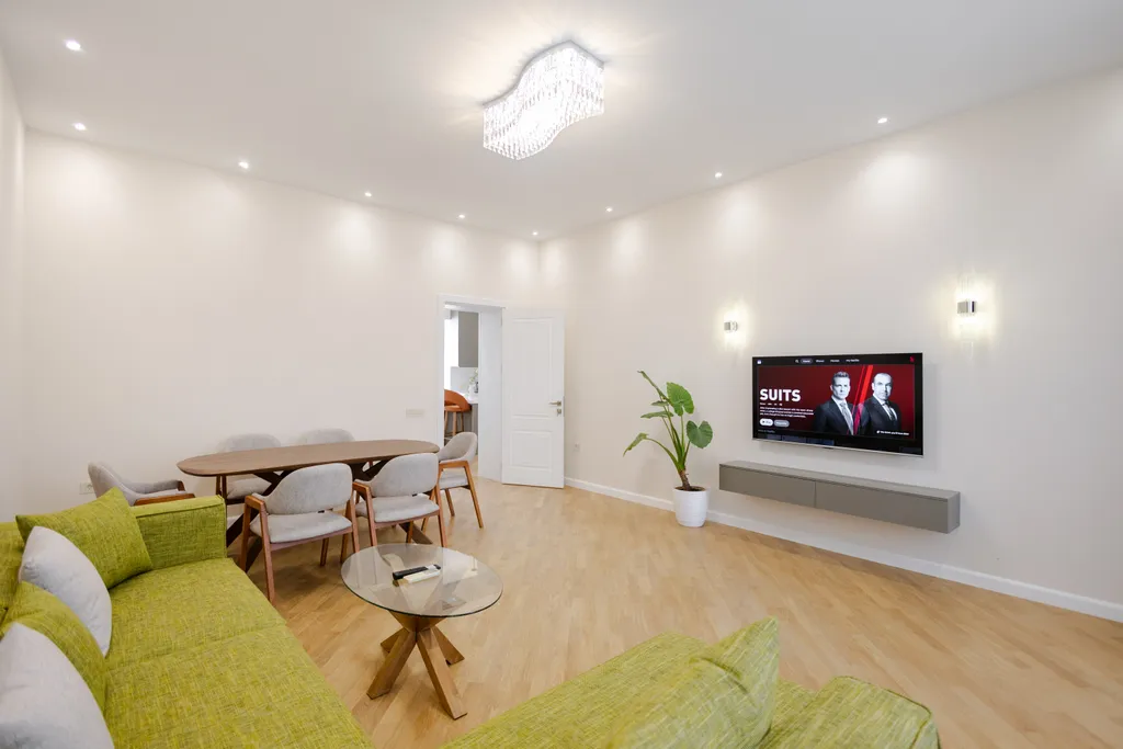 Современная квартира с двумя спальнями и новым ремонтом в центре