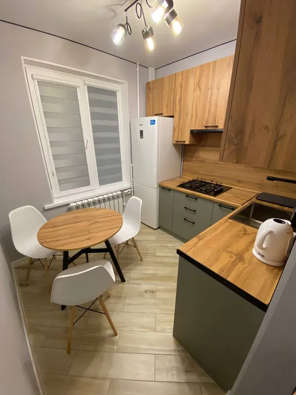 Чистая и современная квартира с видом на горы в центре города