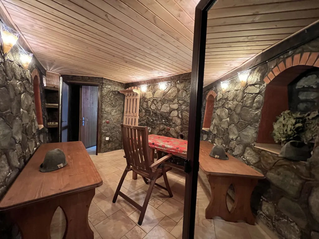 Дом в 5 минутах от набережной Ялты с бассейном и сауной