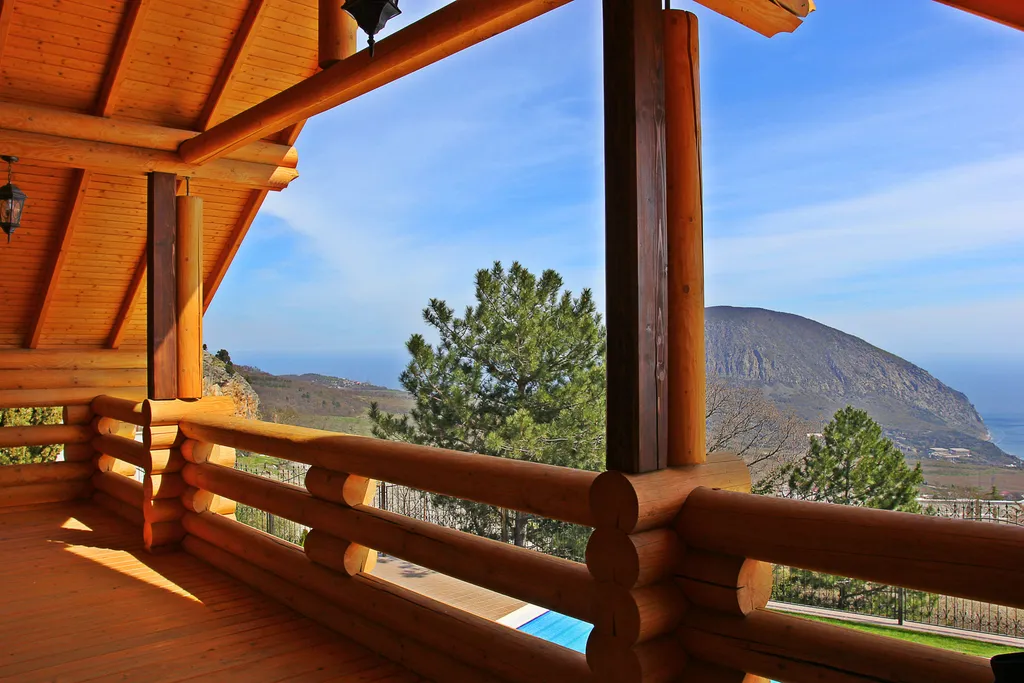 Дом с панорамным видом на море и гору Аю-Даг