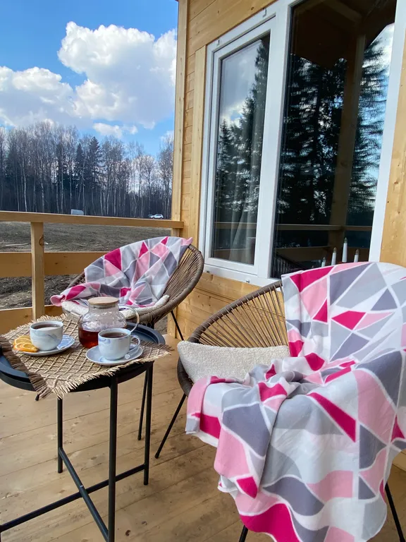 Домик на берегу реки