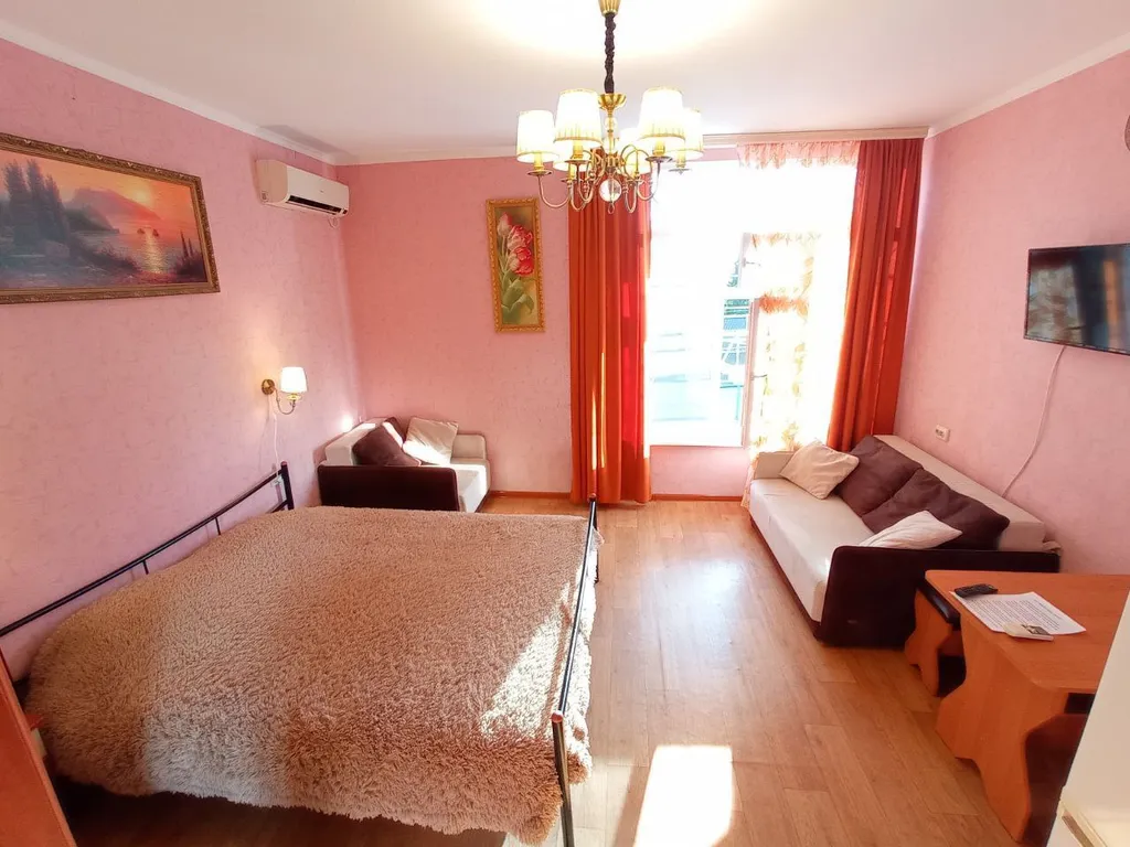 Комфортная квартира-студия в центре Алупки у дворца