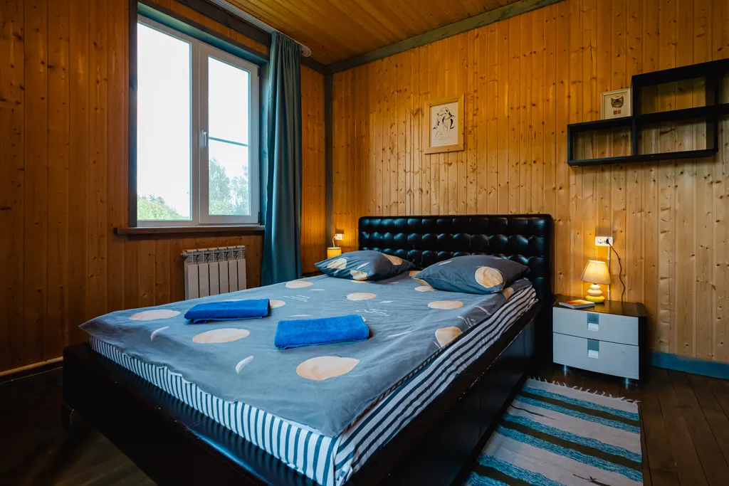 Коттедж у пруда