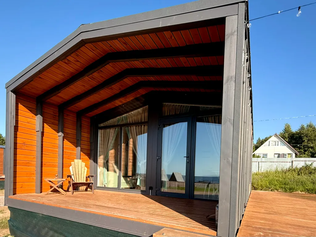 Lodge with pool (дом на берегу рыбинского водохранилища)