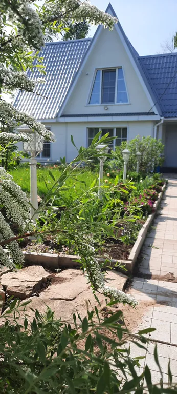 Уютный загородный дом с прудом