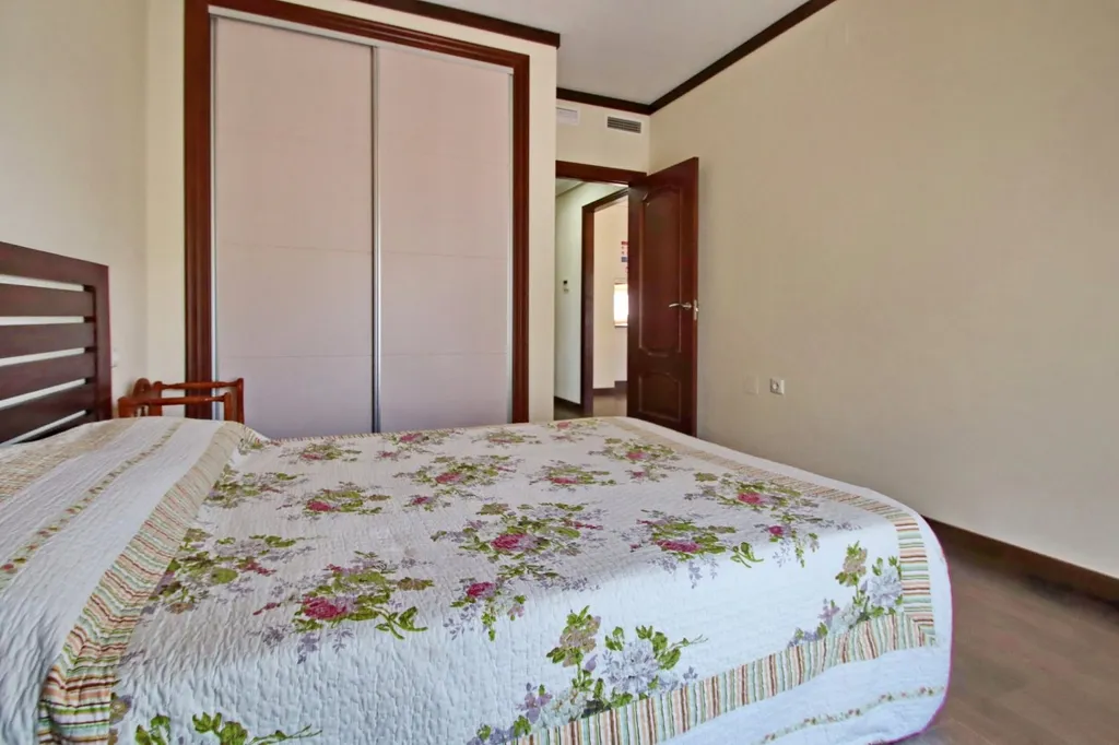 Апартаменты с видом на тихий сад рядом с морем