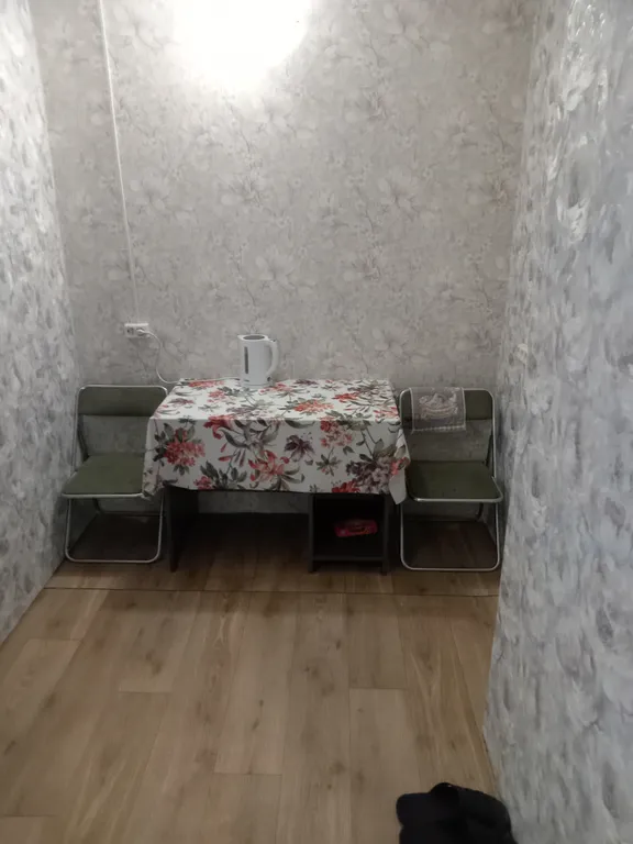 Уютная комната в золотом квадрате Западного