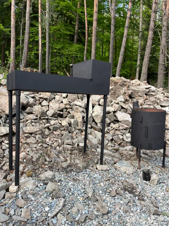 Уютный домик в окружении гор