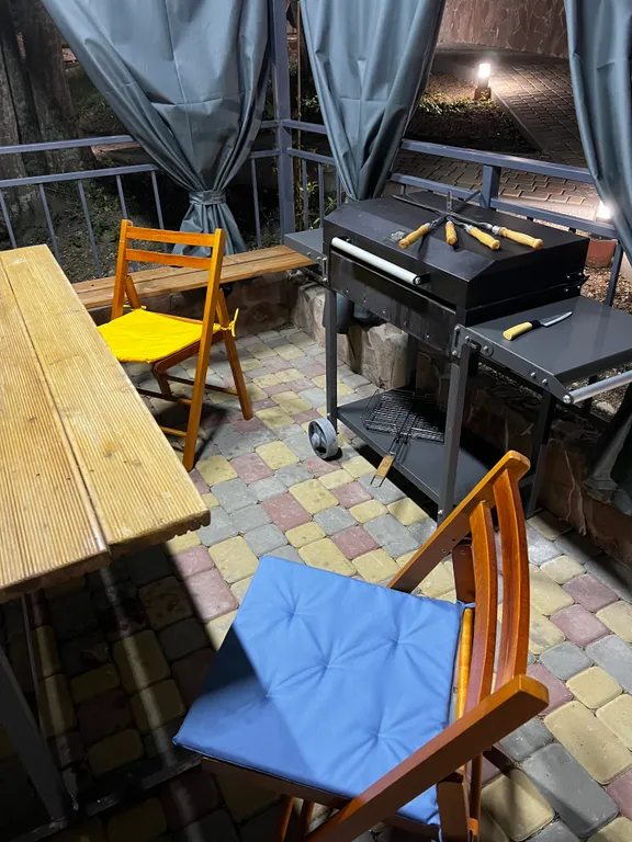 Домик в лесу с большой верандой