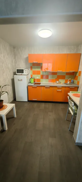 Студия с видом на ТЦ Планета