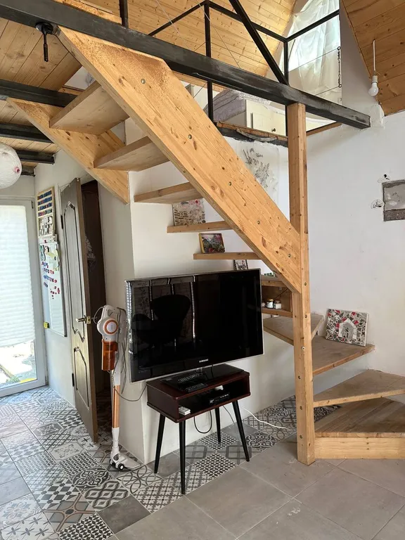 Коттедж Отдельно стоящий домик с балконом и выходом во дворик — Геленджик