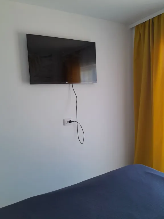 Современный мини-дом в горах недалеко от моря