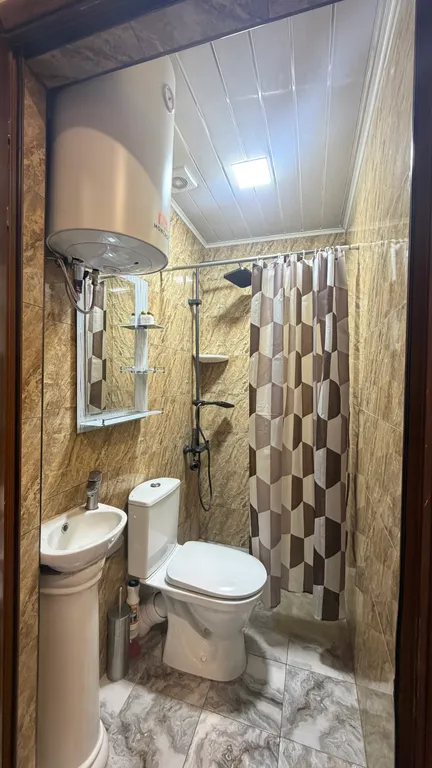 Комната N1 находится в гостевом доме в центре Ереван можно с животными