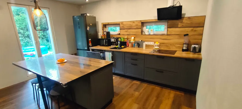 Дом для уединения в лесу и шумных вечеринок