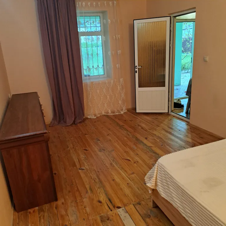 Уютный дом у песчаного берега моря