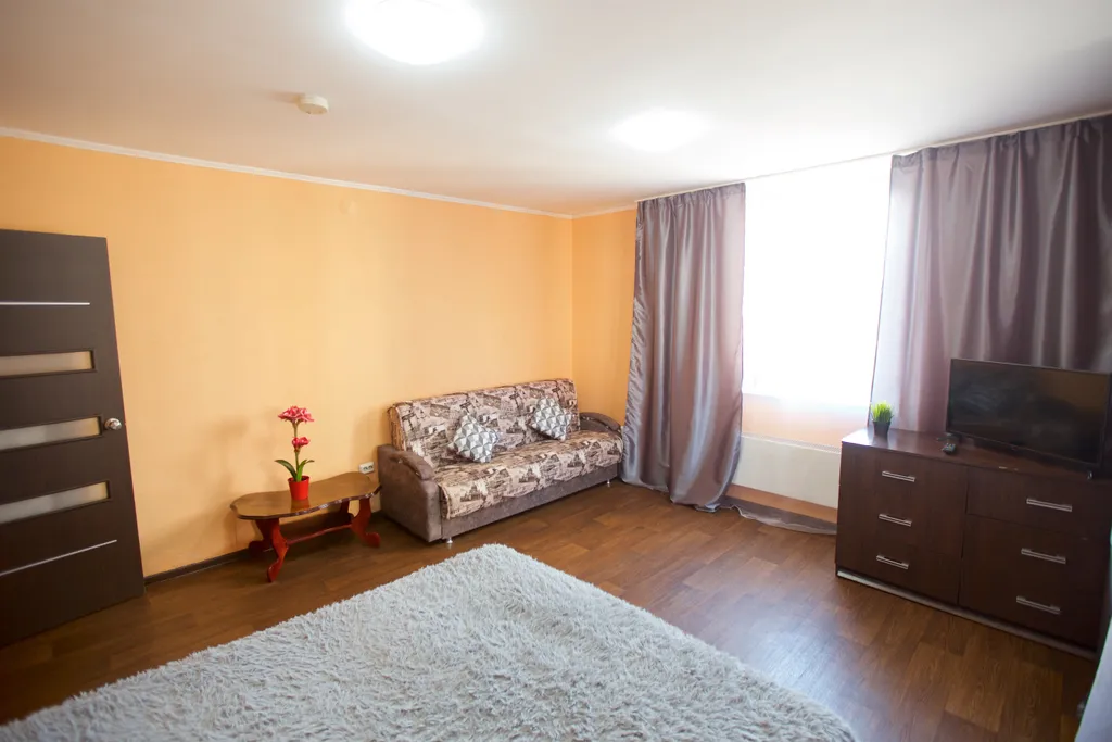 Квартира Квартира Отличная квартирка с диваном на кухне в лучшем районе города — Красноярск