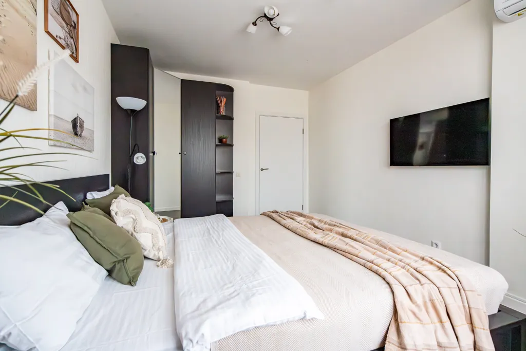 Евродвушка у метро Парнас для 5 || Сатин Хоум апарт