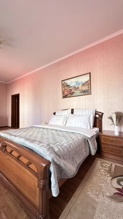 Дом с бассейном и баней возле курзоны