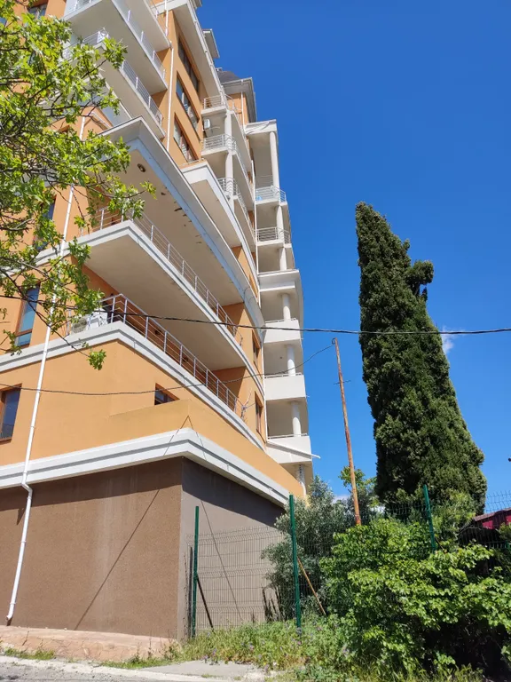 Шикарный двухуровневый апартамент с видом на море и горы