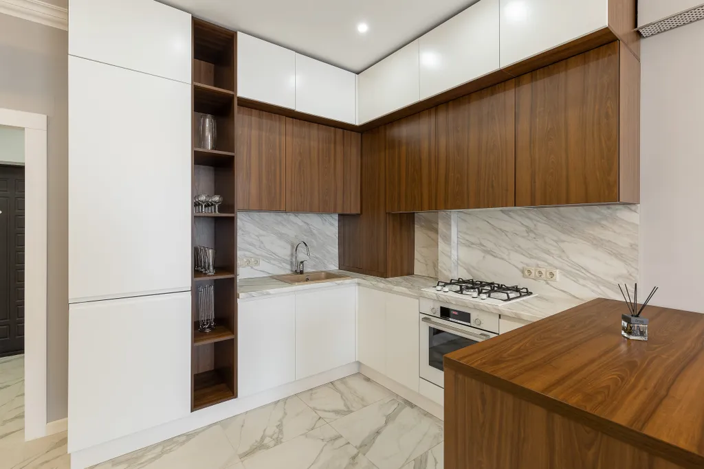 Апартамент с большой террасой и бассейнами на территории