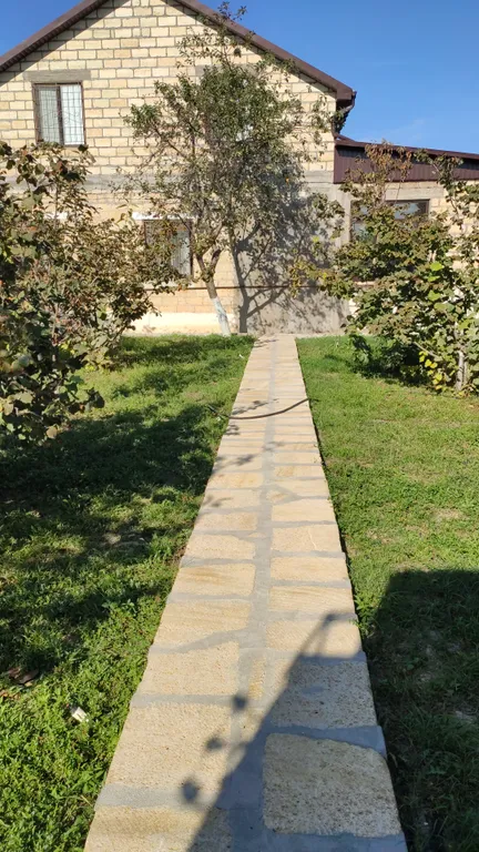 Двухэтажный уютный коттедж на берегу моря с садом