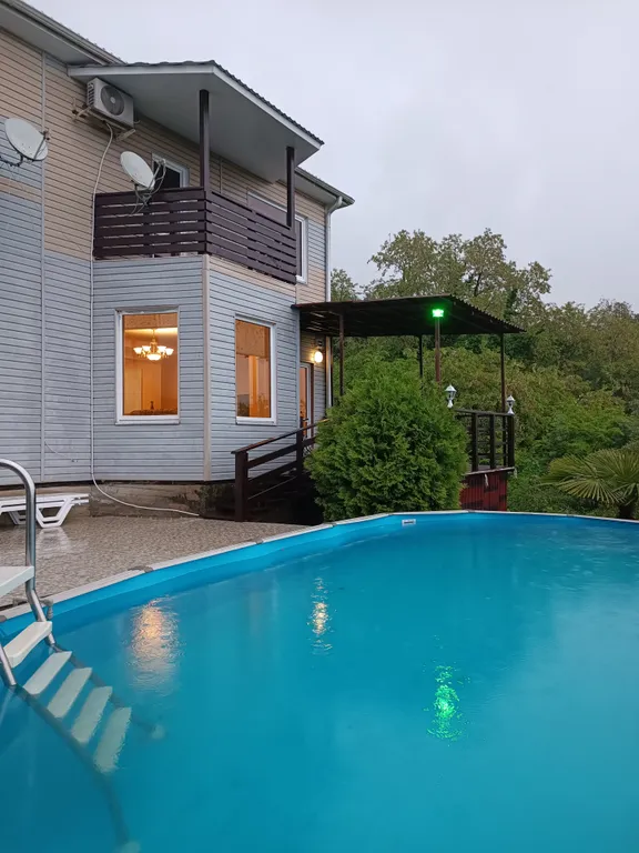 Дом - вилла - коттедж 5 спален
На территории бассейн — аренда посуточно в Псырцха