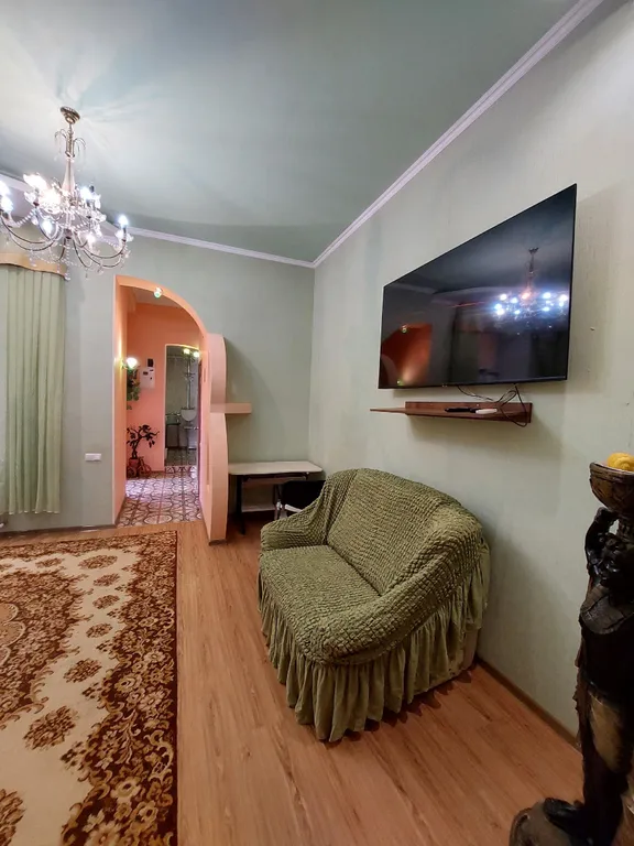 Отдельный дом с двором и беседкой, со всеми условиями