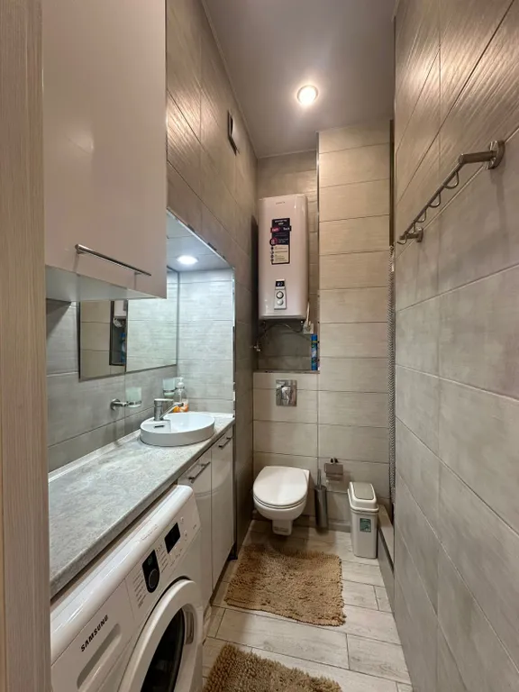 Coвpемeннaя евродвушка нa грaницe экoпapка с живописным oзеpом