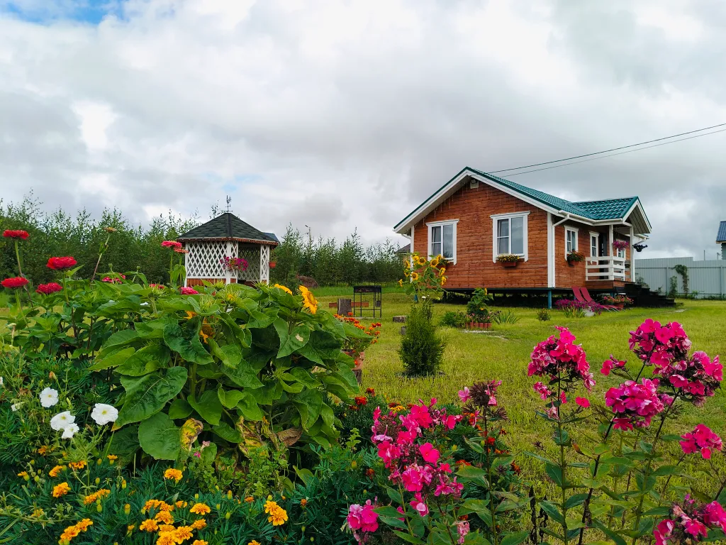 Уютный домик с отдельно стоящей русской баней на дровах и банным чаном