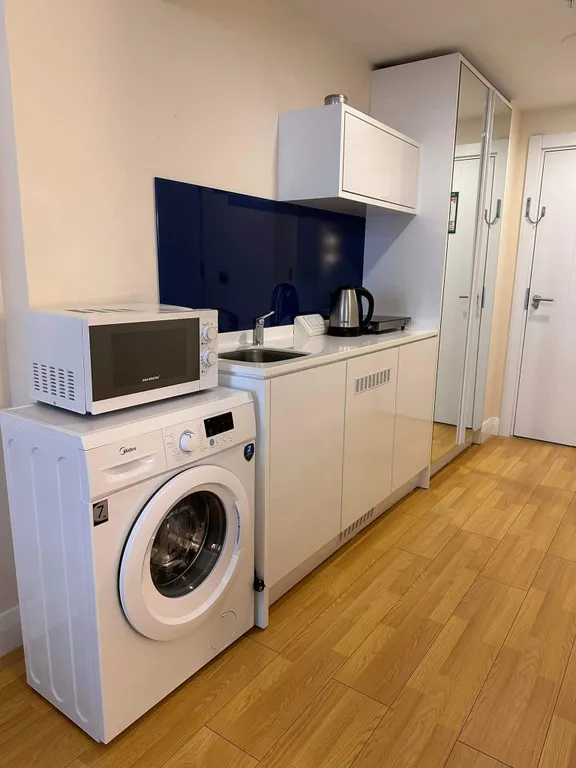 Батуми ждет вас в номере со всеми удобствами и видом на море, горы