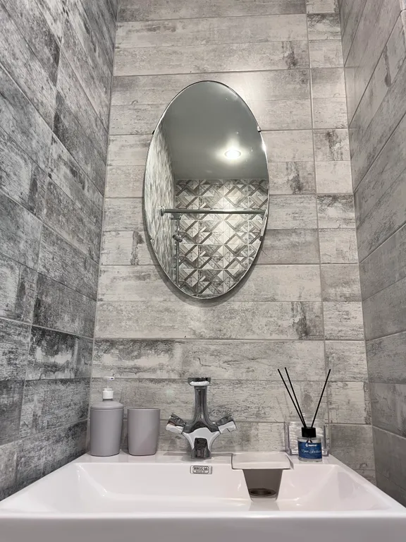 Апартамент с балконом возле аэропорта