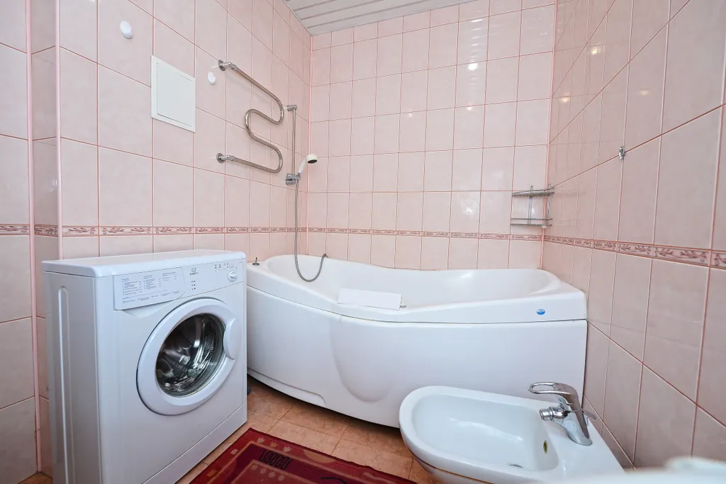 Просторный светлый апартамент с джакузи