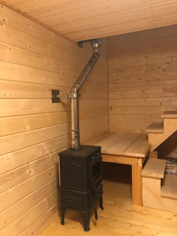 Карельский домик в заливе Ладожского озера