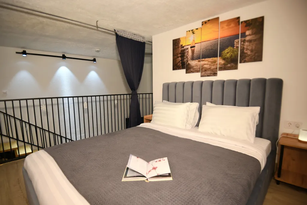 Комфортный двухуровневый апартамент в элитном комплексе Колизей