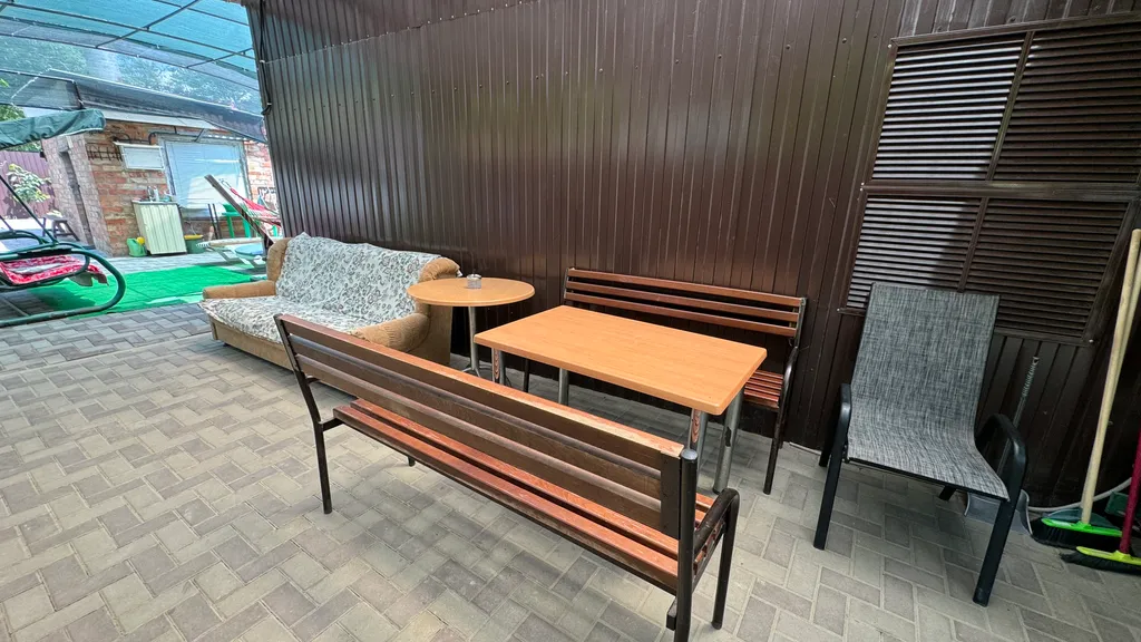 Комфортный дом и двор целиком под ключ без хозяина у моря Комильфо