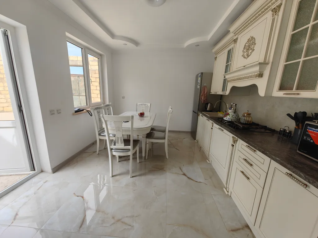 Просторный дом с зоной барбекю