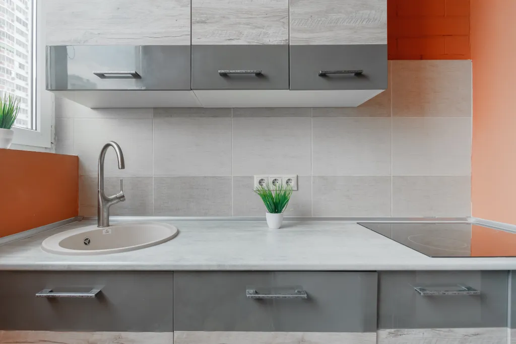 Большая квартира с раздельными комнатами и кухней