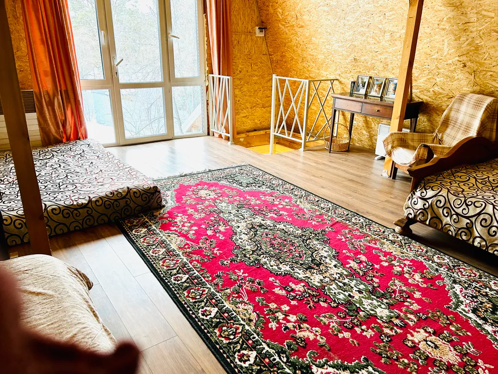 Домик в соснах с баней