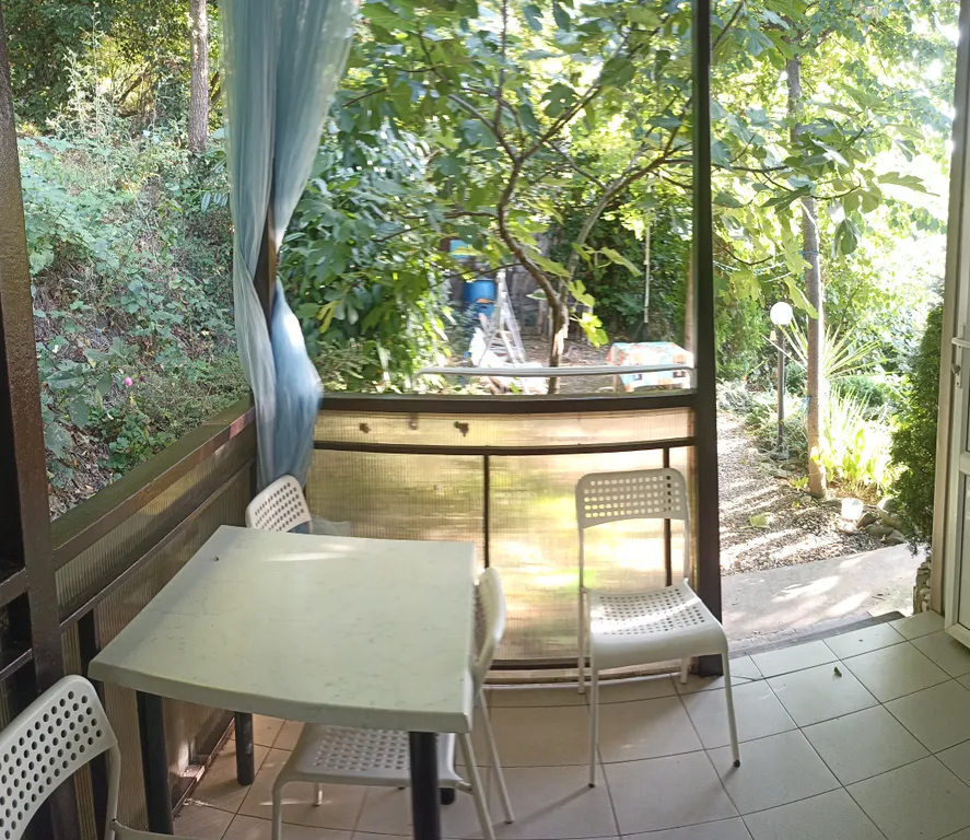 Однокомнатный коттедж с видом на лес и горы