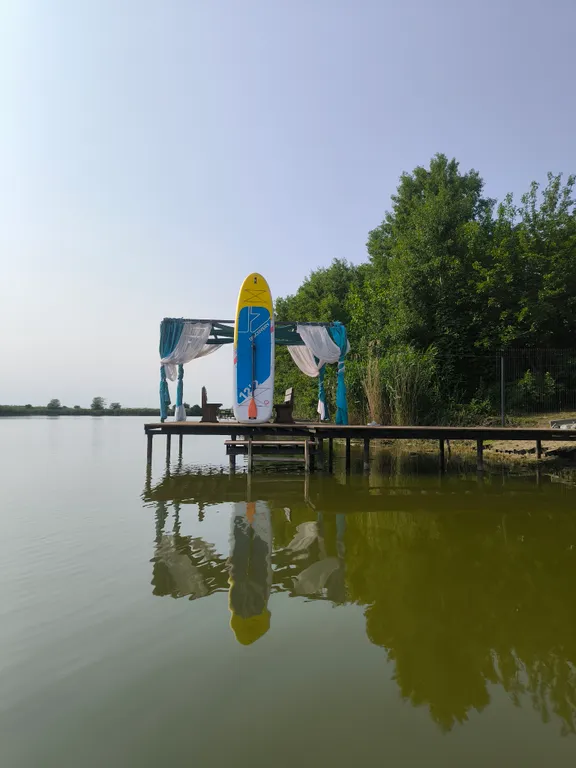 Дом на берегу реки