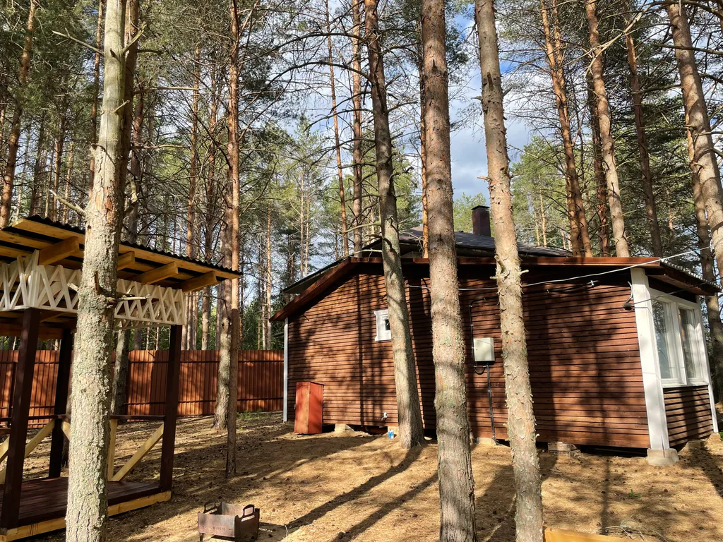 Домик на первой береговой линии озера Селигер