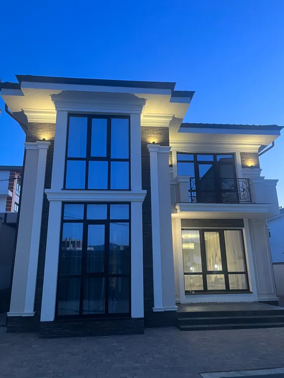 Новый дом с бассейном