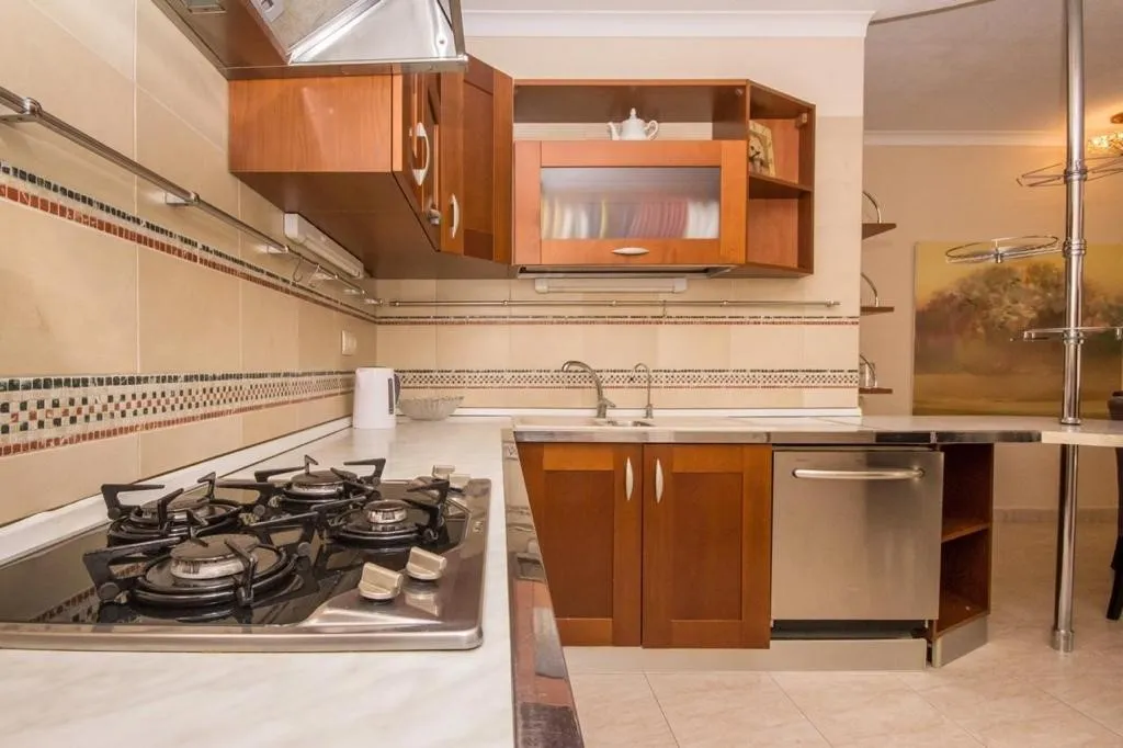 Усадьба Марисабель, дом с бассейном и сауной, возле парка