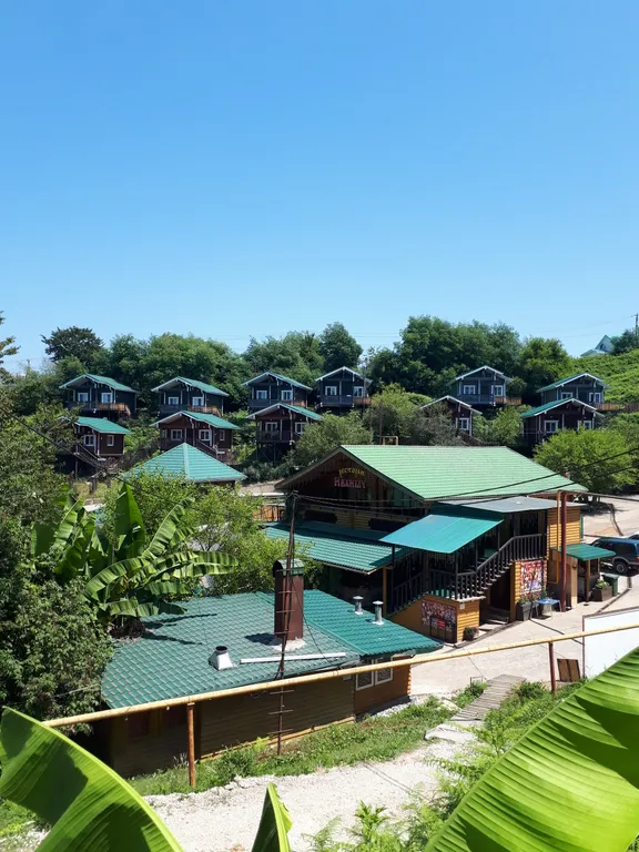 Коттеджи на озере