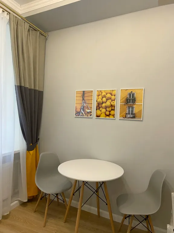 Квартира-студия Yellow в центре Санкт-Петербурга