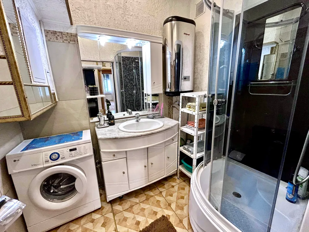 Уютные апартаменты у моря с камином и дизайнерским ремонтом