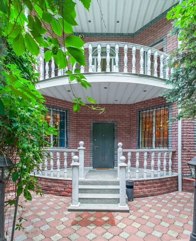 Дом с бассейном и сауной