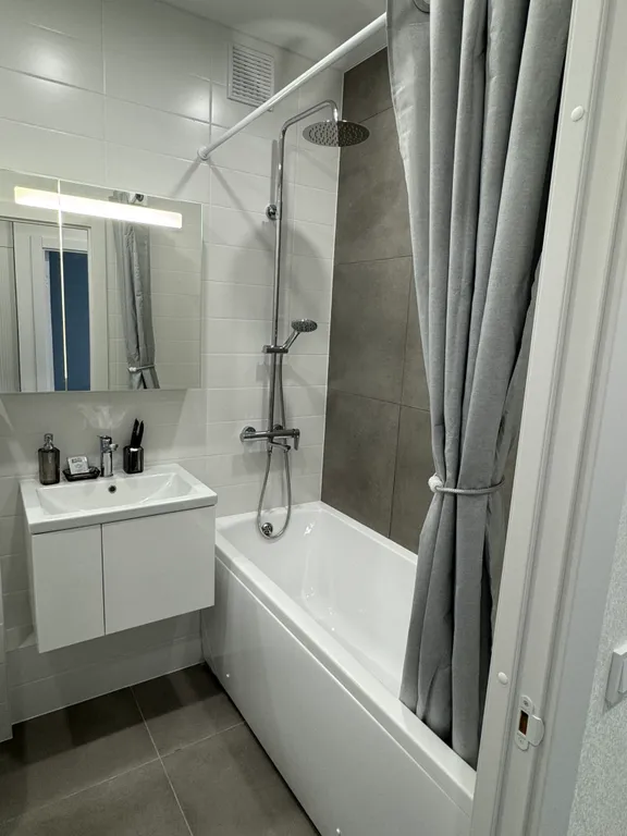 Уютная и новая квартира в спальном районе города